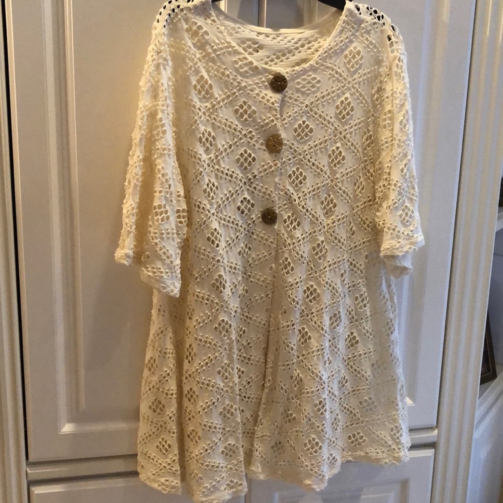 Tag less open woven three buttoned bathing suit swing coverup or over a dress